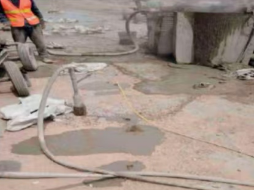 内蒙古水泥混凝土路面板底注浆技术 路面脱空注浆整治方案