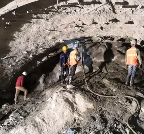 内蒙古拱顶带模注浆料的施工流程及注意事项